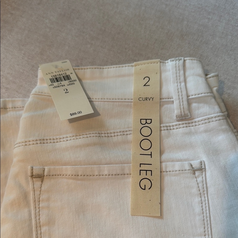 Ann Taylor Women's White Boot Cut Jeans NWT Size 2, 32.5 inch inseam.